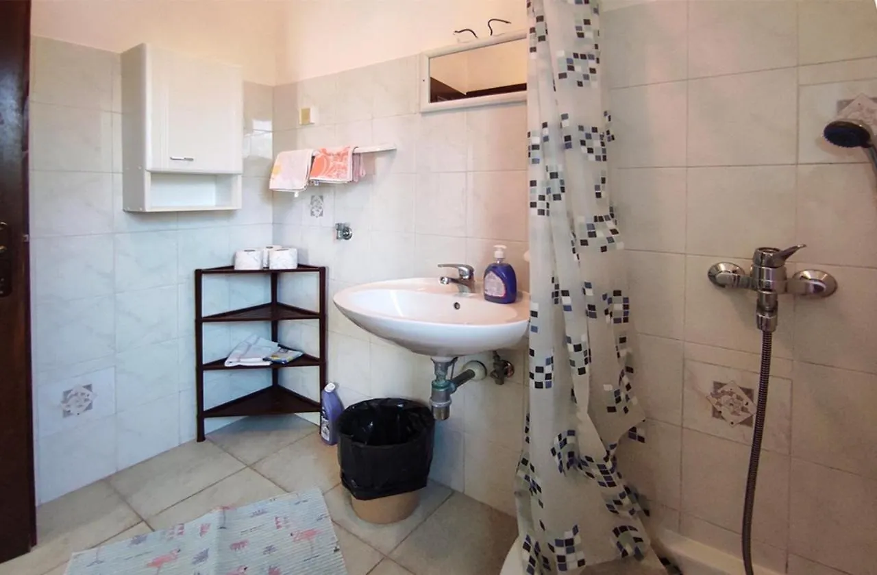 Apartment Meri, Spacious Apartment In A Quiet Location Near The Beach Medulin Croatia