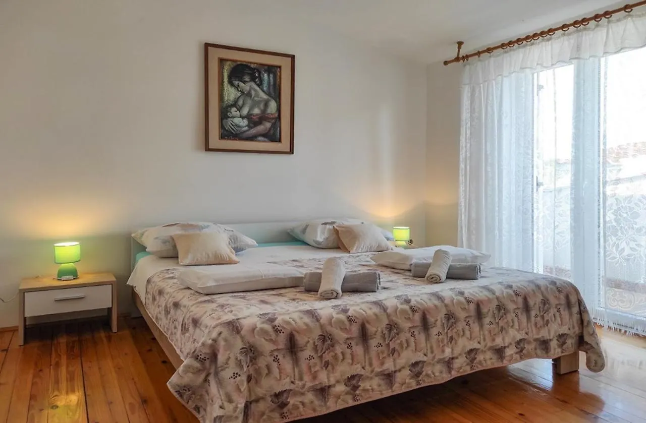 Apartment Meri, Spacious Apartment In A Quiet Location Near The Beach Medulin 0*,