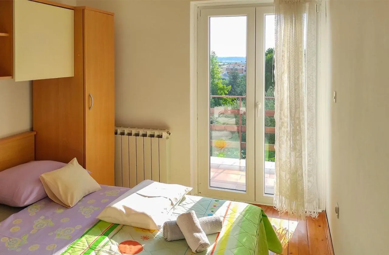 Apartment Meri, Spacious Apartment In A Quiet Location Near The Beach Μεντουλίν