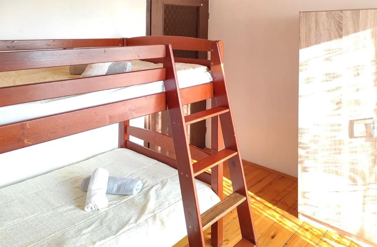 Apartment Meri, Spacious Apartment In A Quiet Location Near The Beach Medulin Croatia