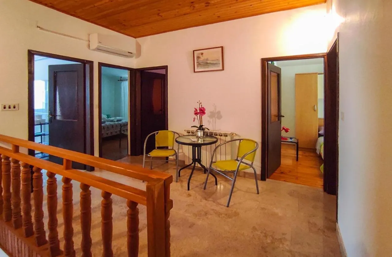 Apartment Meri, Spacious Apartment In A Quiet Location Near The Beach Medulin