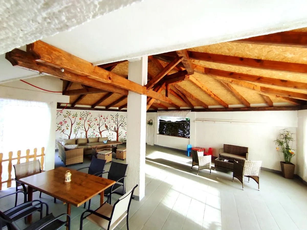 Apartment Meri, Spacious Apartment In A Quiet Location Near The Beach Medulin Croatia