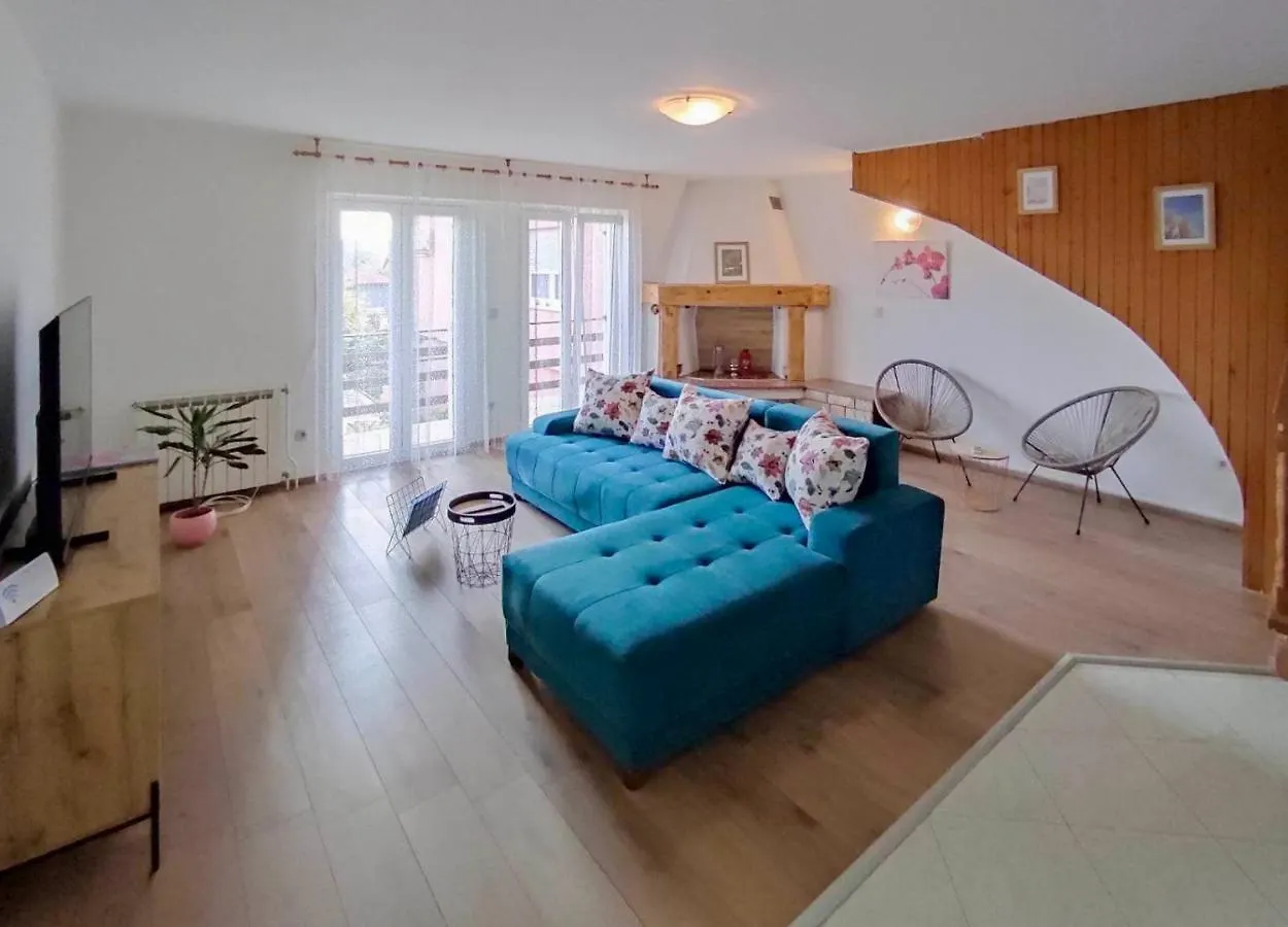 Apartment Meri, Spacious Apartment In A Quiet Location Near The Beach Medulin